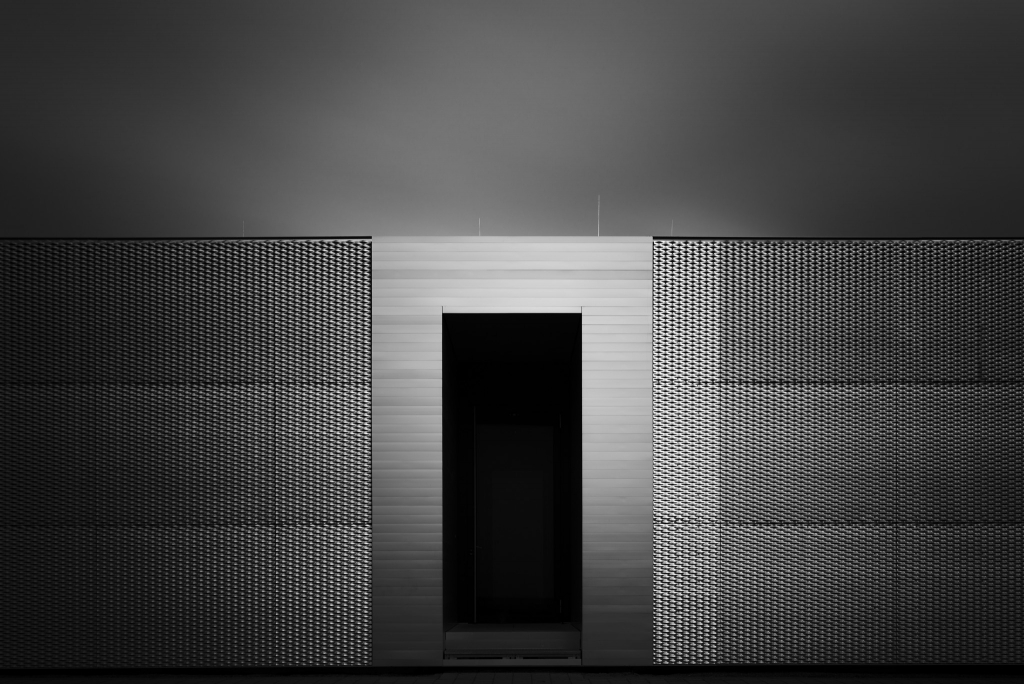 -Shiny Entrance- Wiesweiherhalle Pegnitz Copyright Timon Först, Fotograf für Architektur- und Landschaftsfotografie